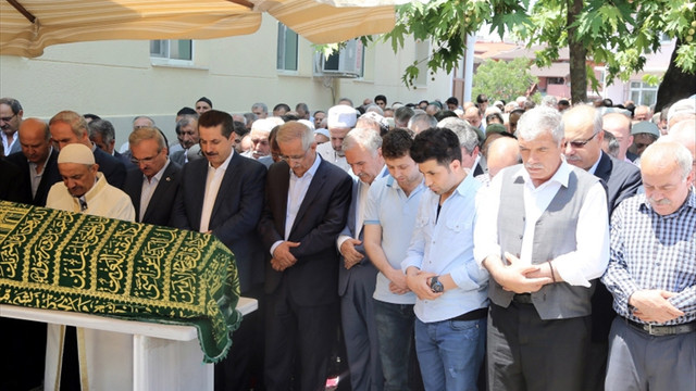 Bakan Çelik, Bursa'da cenaze törenine katıldı