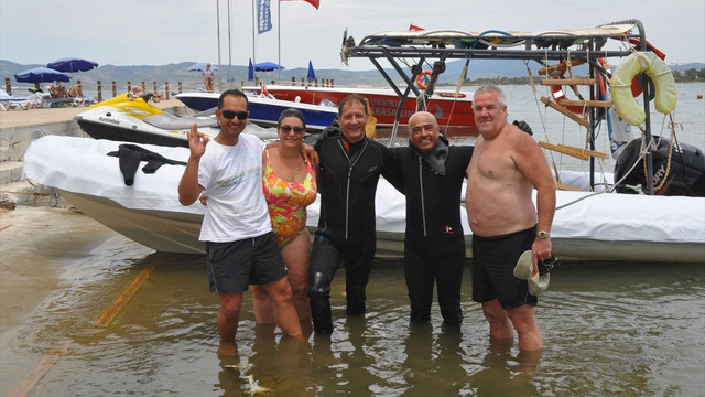 Batık uçağa turist ilgisi