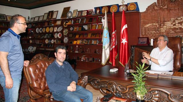 Belediye ve Valiliğin verdiği karşılıksız parayı üç yıl sonra iade etti