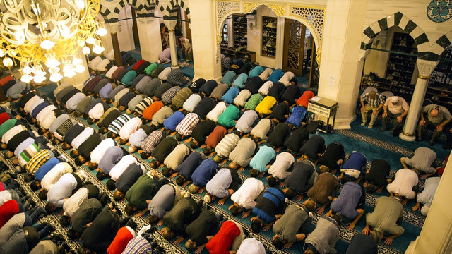 Berlin Şehitlik Camisi'nde ramazan ayının ilk teravihi kılındı