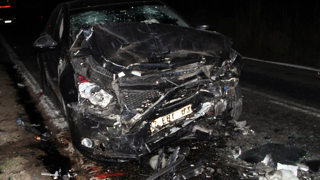 Bilecik'te otomobille kamyonet çarpıştı: 1 ölü, 7 yaralı