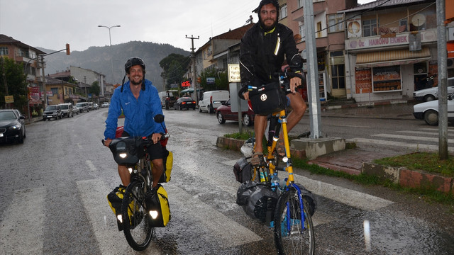 Bisikletle Çin'e giden turistler Kastamonu'da