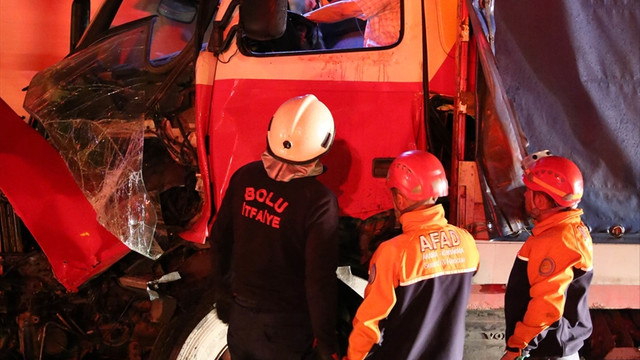 Bolu'da tır kamyona çarptı: 1 yaralı