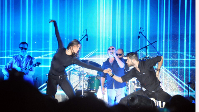 Boşnak şarkıcı Dino Merlin Sırbistan'da konser verdi