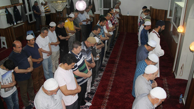 Bu camide 60 yıldır hatimli teravih kılınıyor