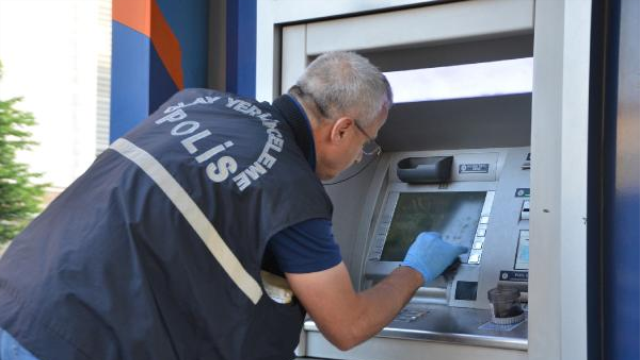ATMde dolandırıcılık güvenlik kamerasında