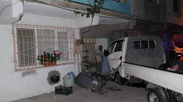 Bursada trafik kazası: 1 ölü, 1 yaralı