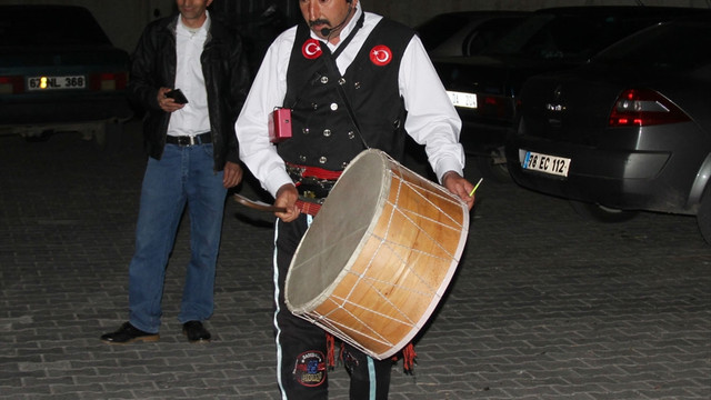Çankırı'da motosikletli davulcular sahur vaktini duyurdu