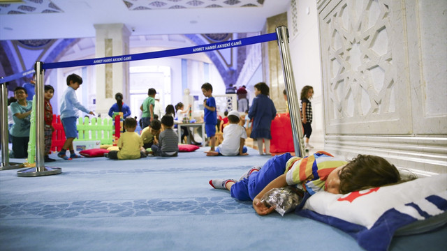 Çocuklar için camide oyun alanı