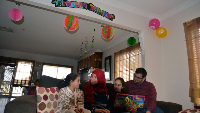 Çocuklarına ramazan bilinci vermek için 6 yıldır evini süslüyor
