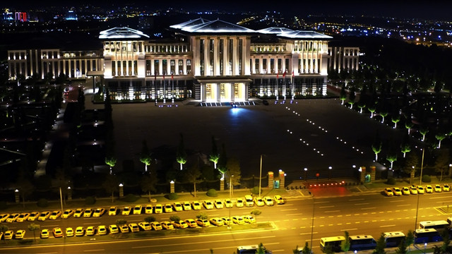 Cumhurbaşkanı Erdoğan, esnaf ve vatandaşlarla bir araya geldi