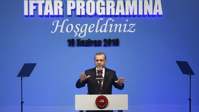 Cumhurbaşkanı Erdoğan, emniyet mensuplarıyla iftarda bir araya geldi