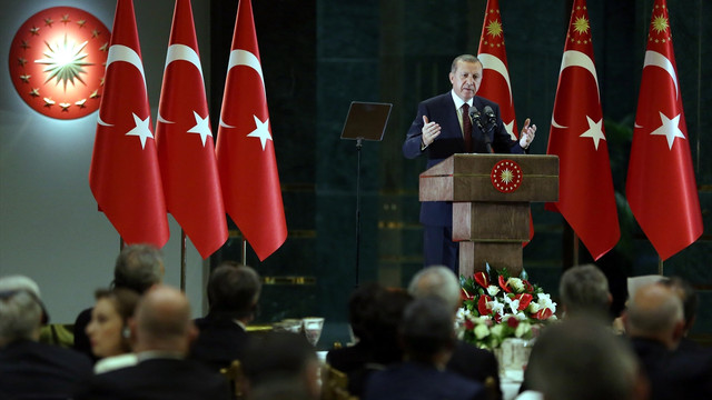 Cumhurbaşkanı Erdoğan, büyükelçi ve DEİK bünyesindeki iş adamlarıyla iftarda buluştu