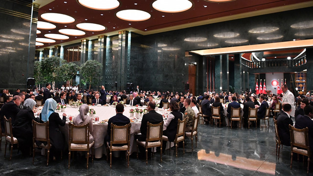 Cumhurbaşkanı Erdoğan, Cumhurbaşkanlığı personeliyle iftarda bir araya geldi