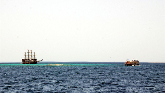 Didim'de tekne turlarında turist yoğunluğu