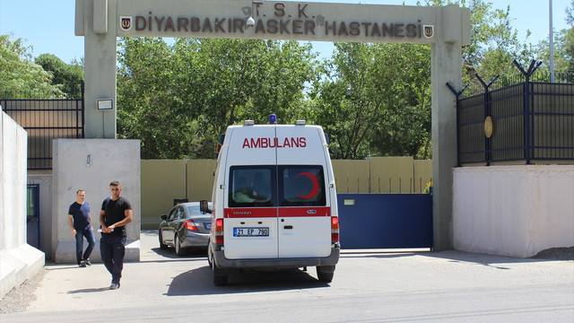 Diyarbakırda meydana gelen patlamada 2 polis 6 sivil yaralandı