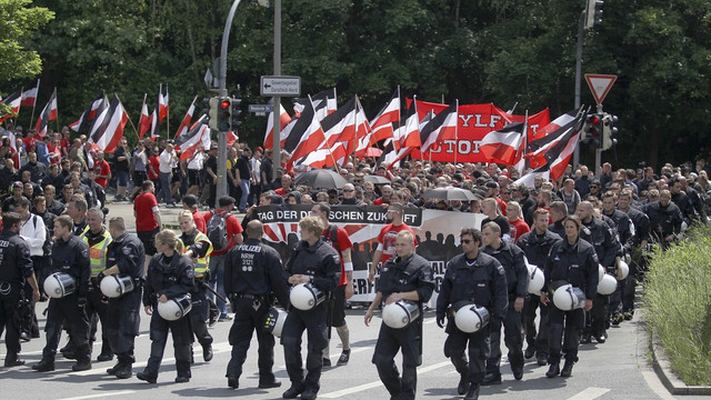 Dortmund aşırı sağcılara geçit vermedi