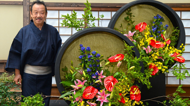 Dünya şampiyonundan Antalya çiçekleriyle ikebana