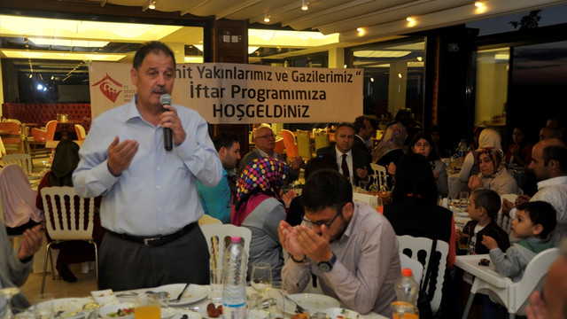 Düzce'de şehit ve gazi yakınlarına iftar verildi