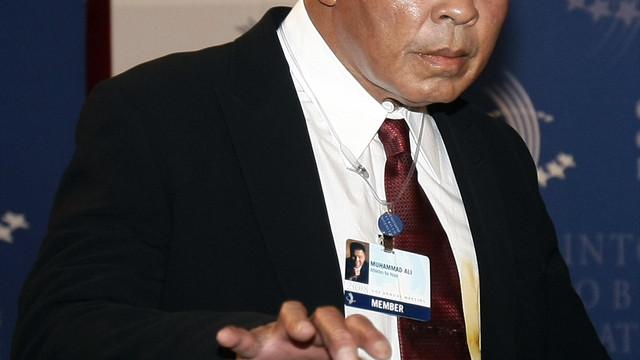 Efsanevi boksör Muhammed Ali hayatını kaybetti