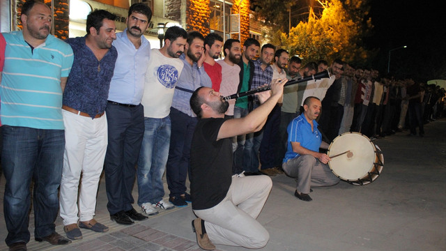 Elazığlılar sahur halayında buluştu