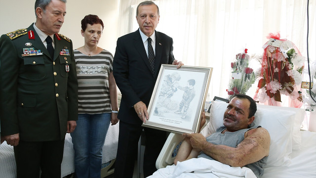 Cumhurbaşkanı Erdoğandan Binbaşı Tetike ziyaret