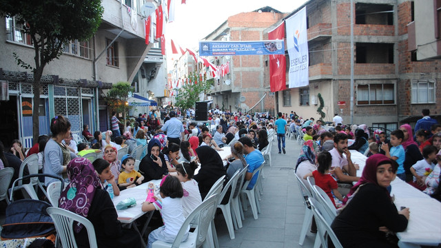 Esenler'de 7 bin kişi birlikte oruç açtı
