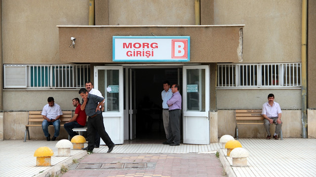 Eşini öldürdükten sonra intihar etti