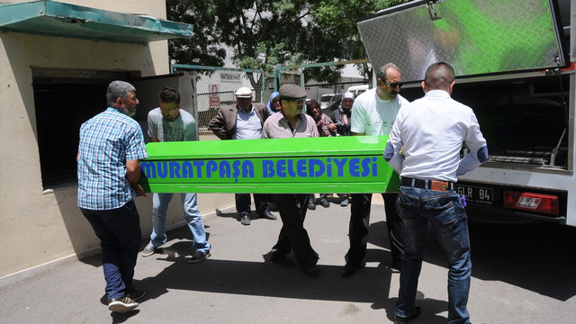 Eşini öldürüp intihar etti