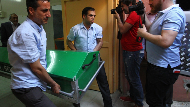 Eşinin yakarak ağır yaraladığı kadın hayatını kaybetti