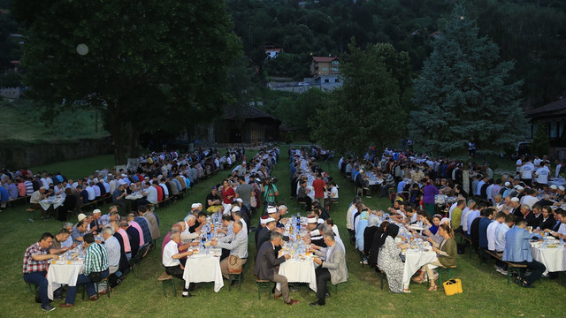 Eyüp Belediyesi Kalkandelen'de iftar verdi