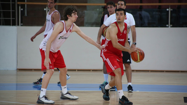 Genç Erkekler Milli Basketbol Takımı Başantrenörü Çetin: