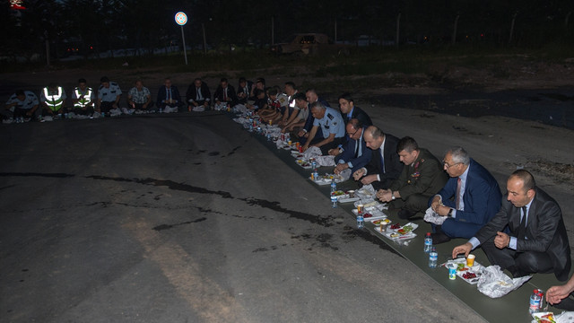 Güvenlik noktasında iftar