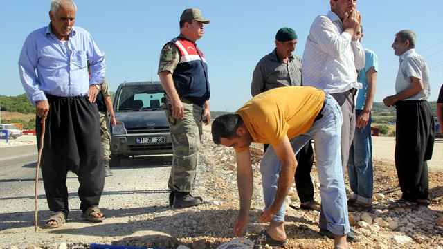 Hatay'da suyu gelmeyen mahalleli yol kapattı