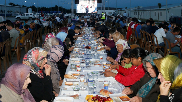 Havalimanı çalışanlarıyla köylüler iftarda buluştu