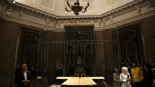 Hırka-i Şerif ziyarete açıldı