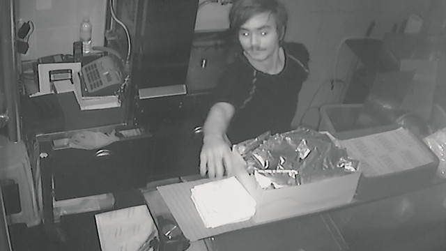 Hırsızlık anı güvenlik kamerasında