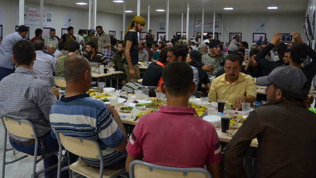 İHH Suriye'de iftar verdi