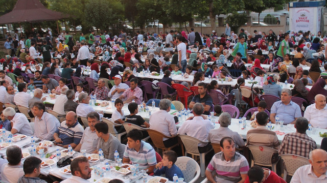 İHH'dan Adıyaman'da 3 bin kişiye iftar