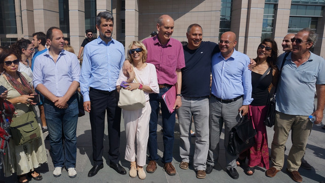 İngiliz akademisyene örgüt propagandası suçundan beraat