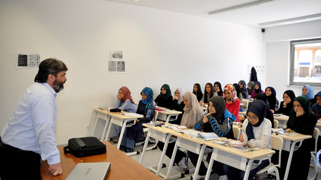 İngilizce öğrenip Bosna Hersek'i keşfediyorlar