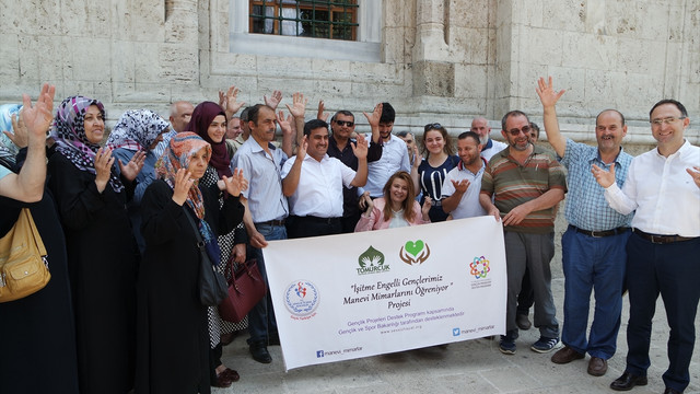 İşitme Engelliler Manevi Mimarlarını Öğreniyor