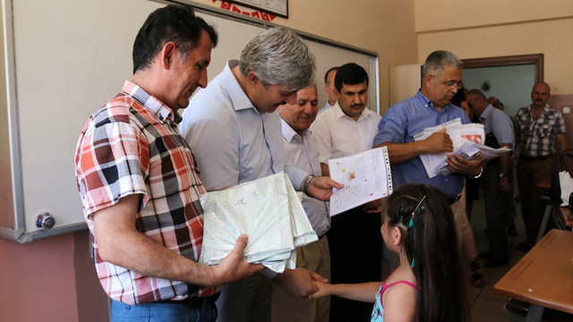 İskenderun'da buruk karne sevinci