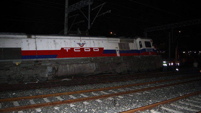 İZBAN vagonuna lokomotif çarptı