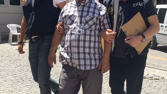 İzmirde yapılan FETÖ operasyonlarında 18 kişi gözaltına alındı!