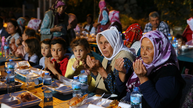İzmir'de ilk iftar