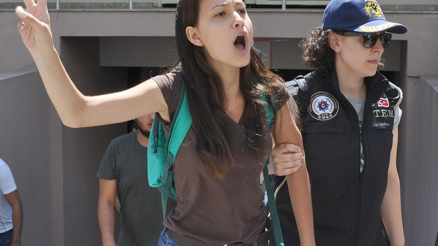 İzmir'de izinsiz gösteri