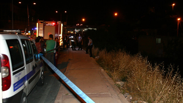 İzmir'de otomobil devrildi: 2 ölü, 2 yaralı