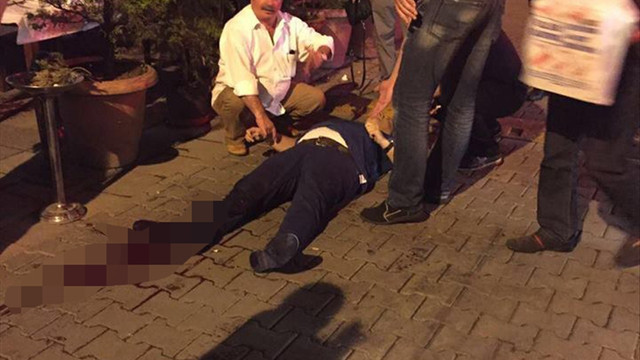 Kadıköy'de bıçaklı kavga: 2 yaralı