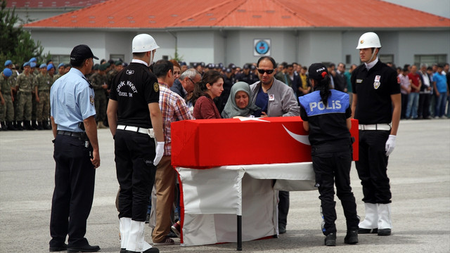 Kalp krizi geçiren polis memuru hayatını kaybetti